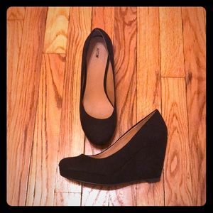 Black APT. 9 Wedges